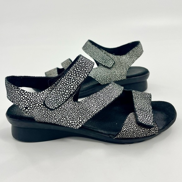 Spring Step Ankle Strap Sandals Black White Leather Natal Wedge Comfort 37 / 7 - Picture 1 of 8